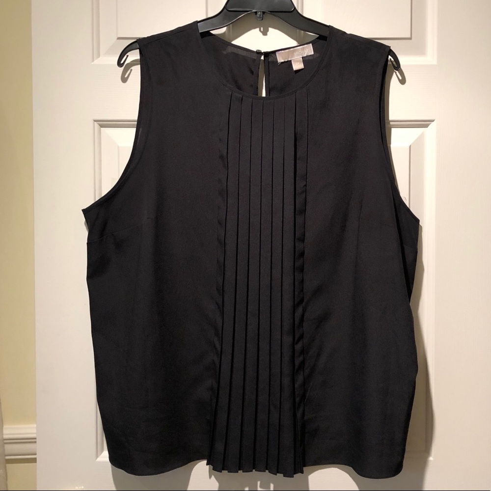 ✨🎀Black Pleat Front Michael Kors Blouse🎀✨